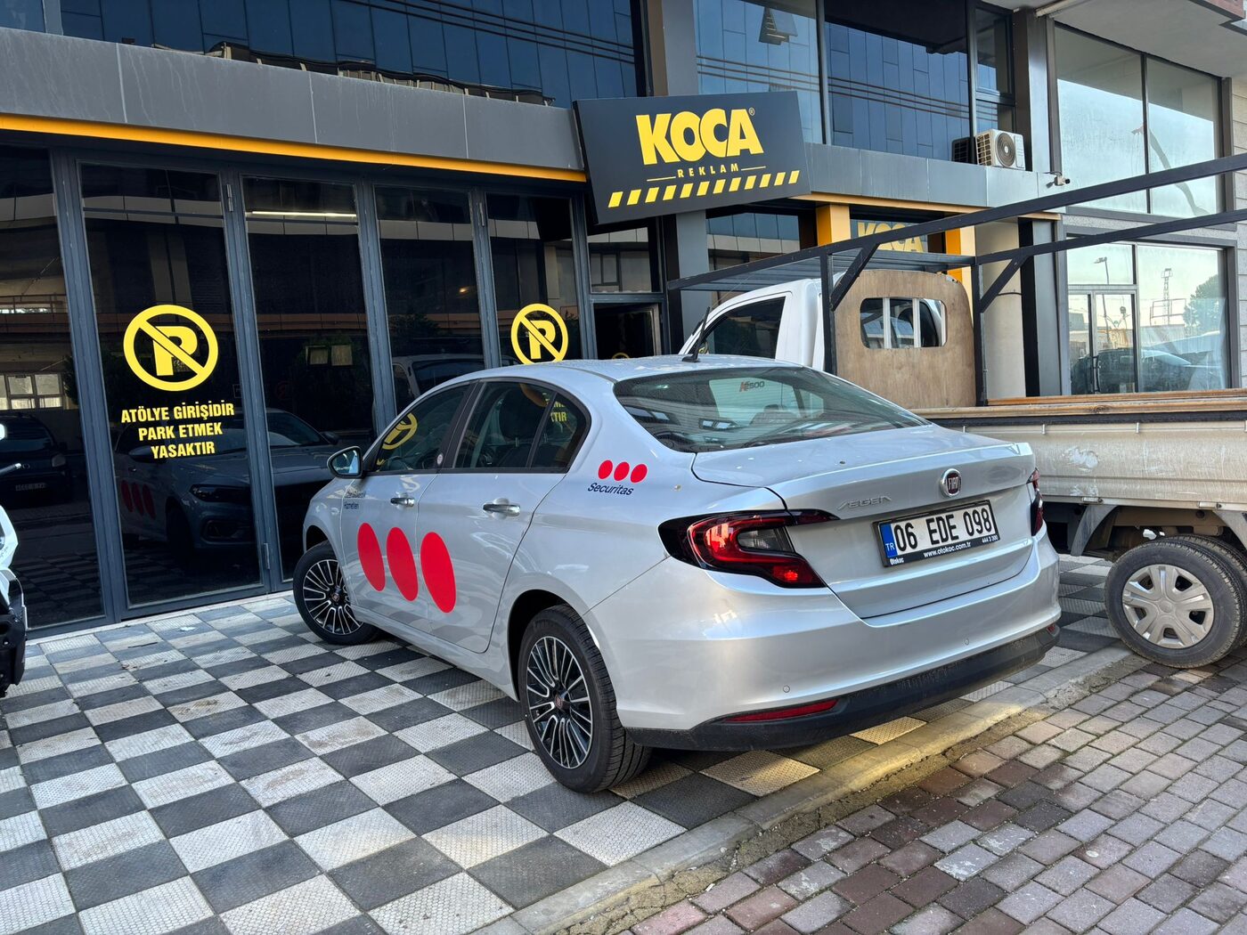 Araç giydirme uygulaması - Koca Reklam