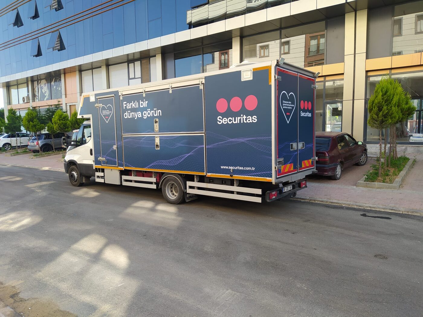 Araç giydirme uygulaması - Koca Reklam